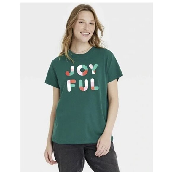 🏆068 Mighty Fine Crew Neck Holiday Graphic Green Shirt - Picture 1 of 4